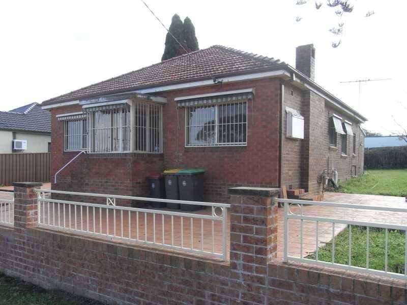 4 Potts Street, Kingsgrove NSW 2208