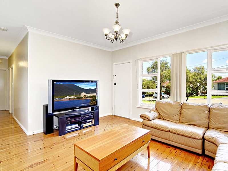 2 Carol Crescent, Roselands NSW 2196