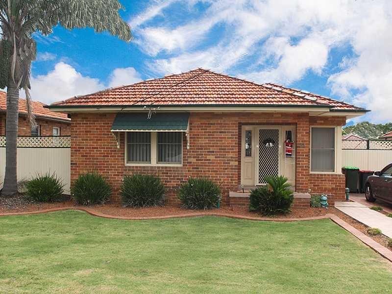 31 Junee Crescent, Kingsgrove NSW 2208