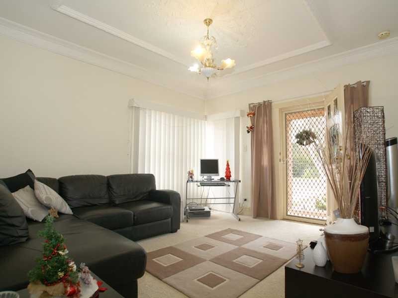 31 Junee Crescent, Kingsgrove NSW 2208