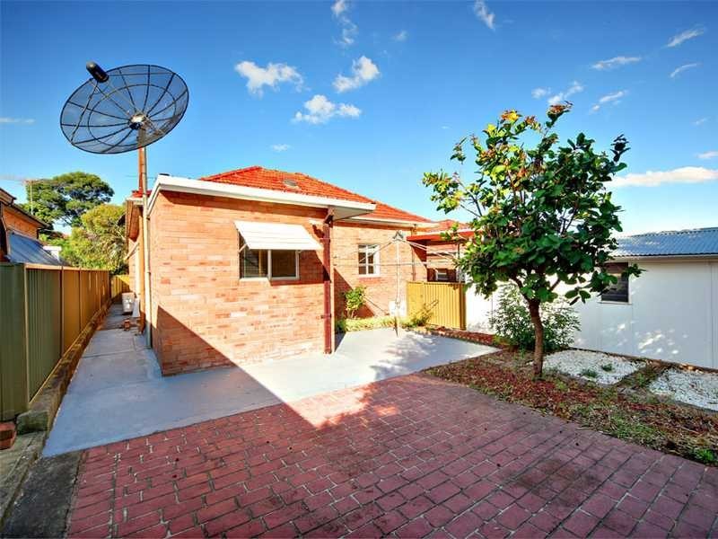 10 Mayfair Crescent, Beverly Hills NSW 2209