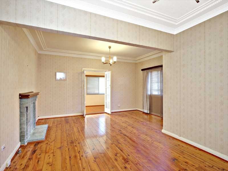 10 Mayfair Crescent, Beverly Hills NSW 2209