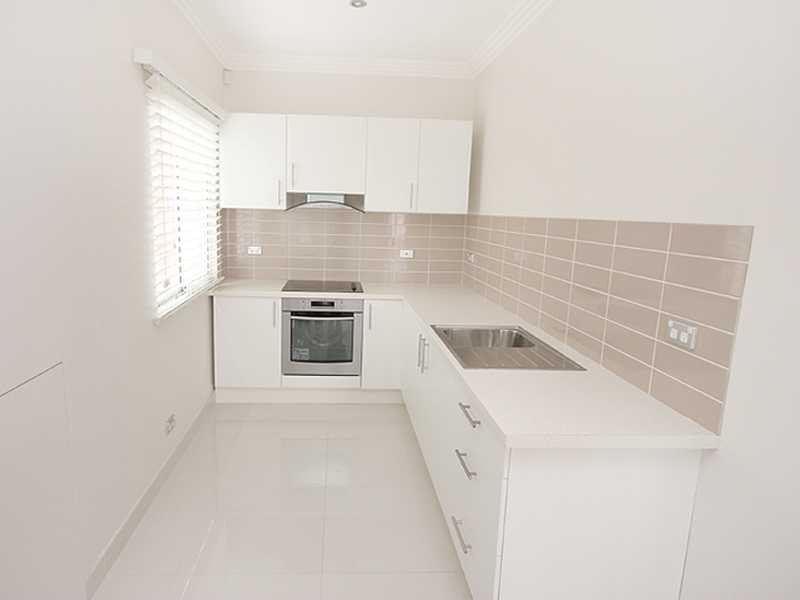 18 Bungalow Road, Roselands NSW 2196