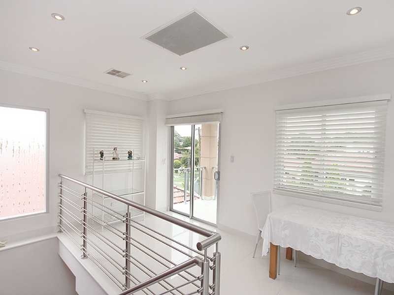 18 Bungalow Road, Roselands NSW 2196