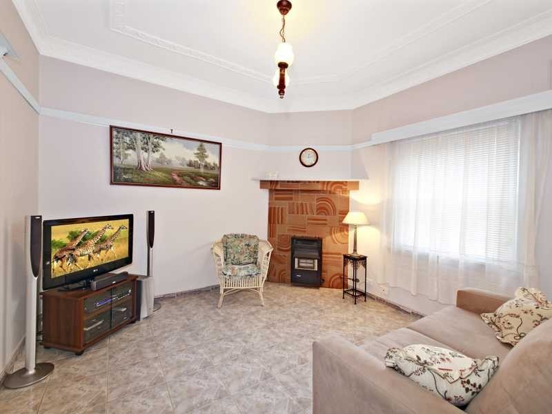 2 The Avenue, Kingsgrove NSW 2208