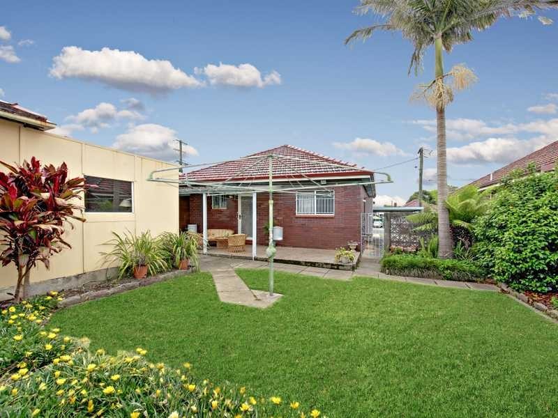2 The Avenue, Kingsgrove NSW 2208