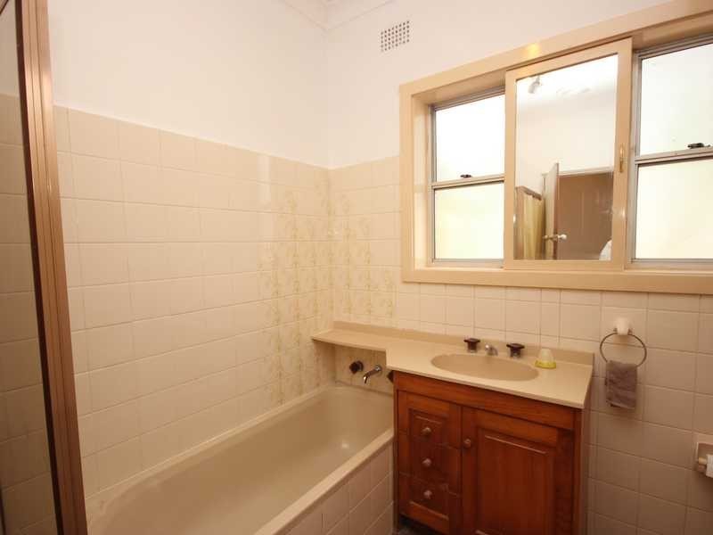 2 Glenwall Street, Kingsgrove NSW 2208