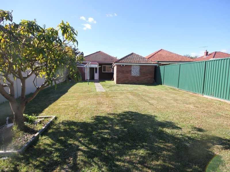 17 Hobbs Street, Kingsgrove NSW 2208