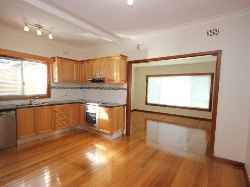 30 Roseview Avenue, Roselands NSW 2196