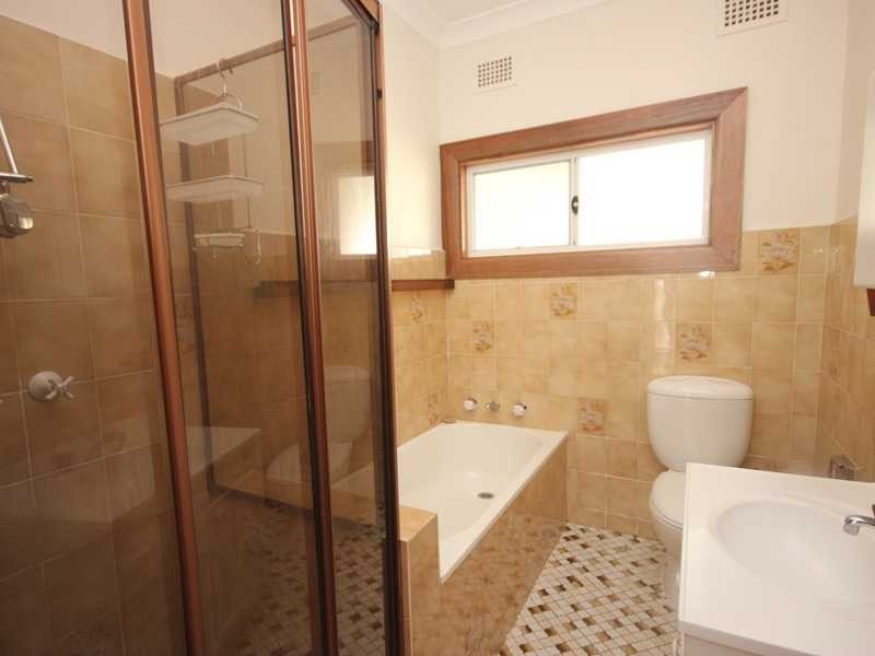 30 Roseview Avenue, Roselands NSW 2196