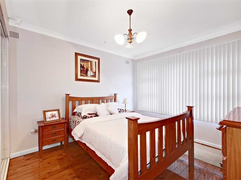 2 Cripps Avenue, Kingsgrove NSW 2208