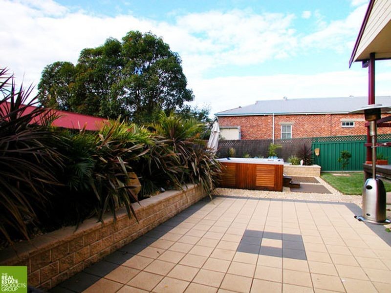 3 Robertson Street, Helensburgh NSW 2508
