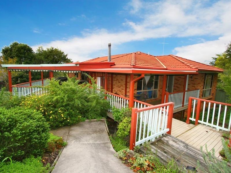 17 Chadwick Grove, Helensburgh NSW 2508