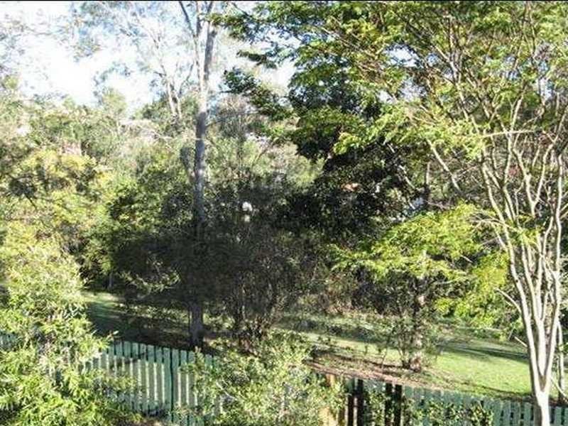 42 Marland Street, Kenmore QLD 4069