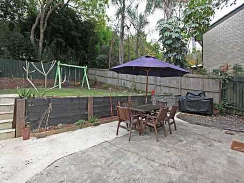 33 Fallbrook Street, Kenmore QLD 4069