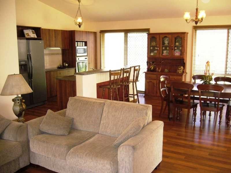 209 Gibson Crescent, Bellbowrie QLD 4070