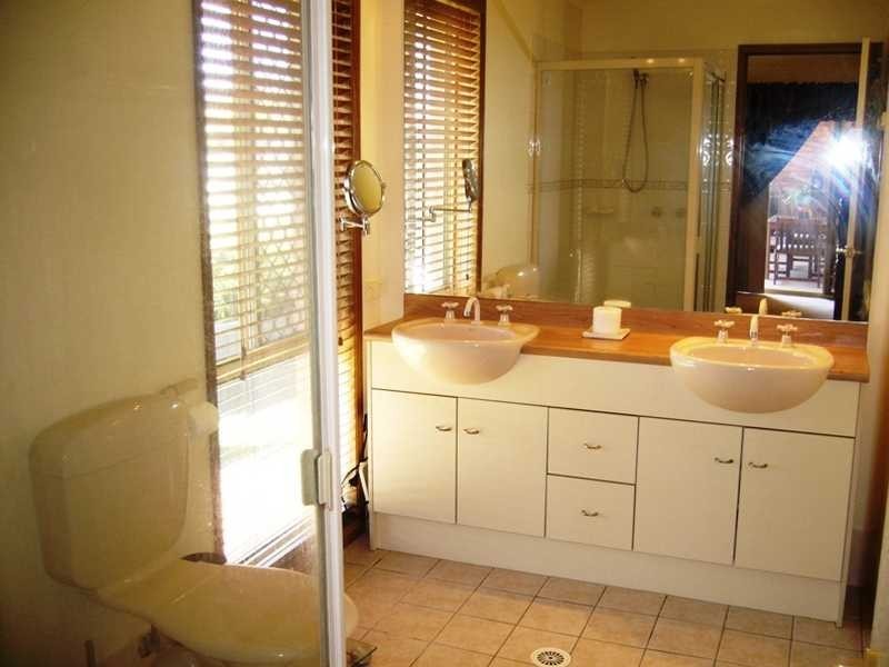 209 Gibson Crescent, Bellbowrie QLD 4070