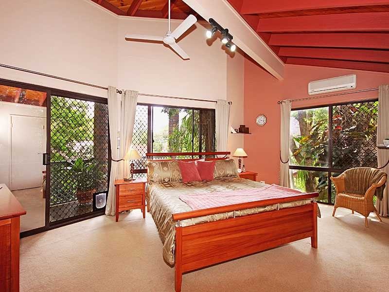 4 Sonda Place, Kenmore QLD 4069