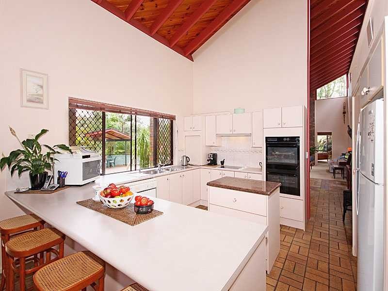 4 Sonda Place, Kenmore QLD 4069