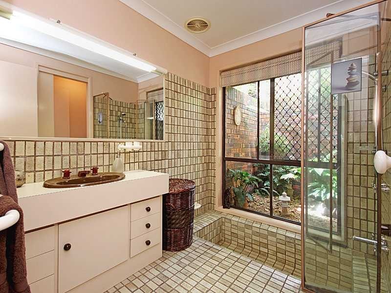 4 Sonda Place, Kenmore QLD 4069