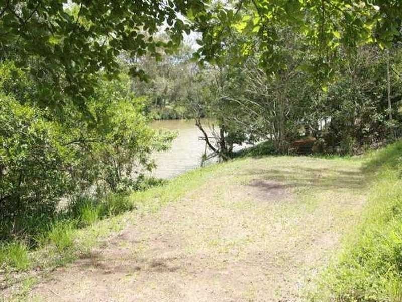 Barellan Point QLD 4306