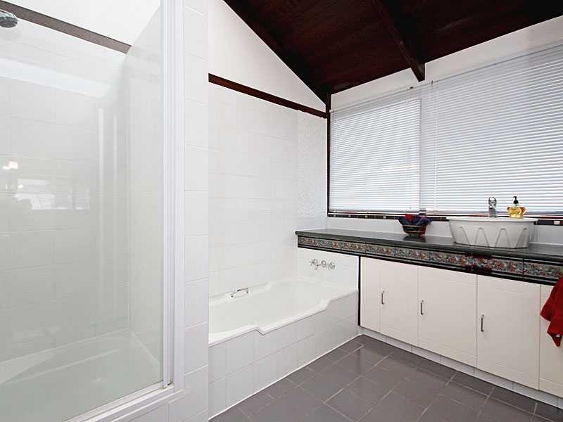 145 Akuna Street, Kenmore QLD 4069