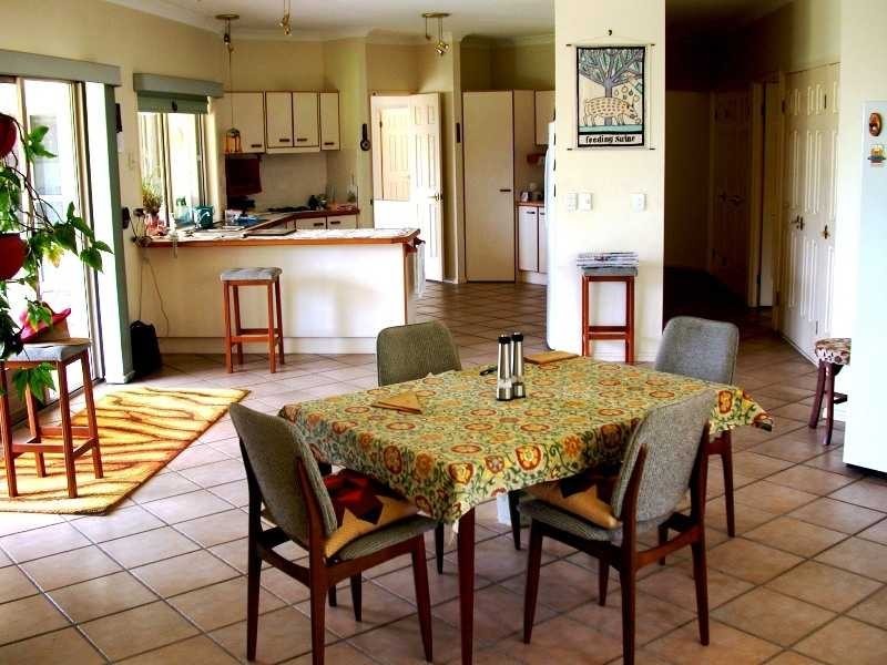 11 Preston Place, Brookfield QLD 4069