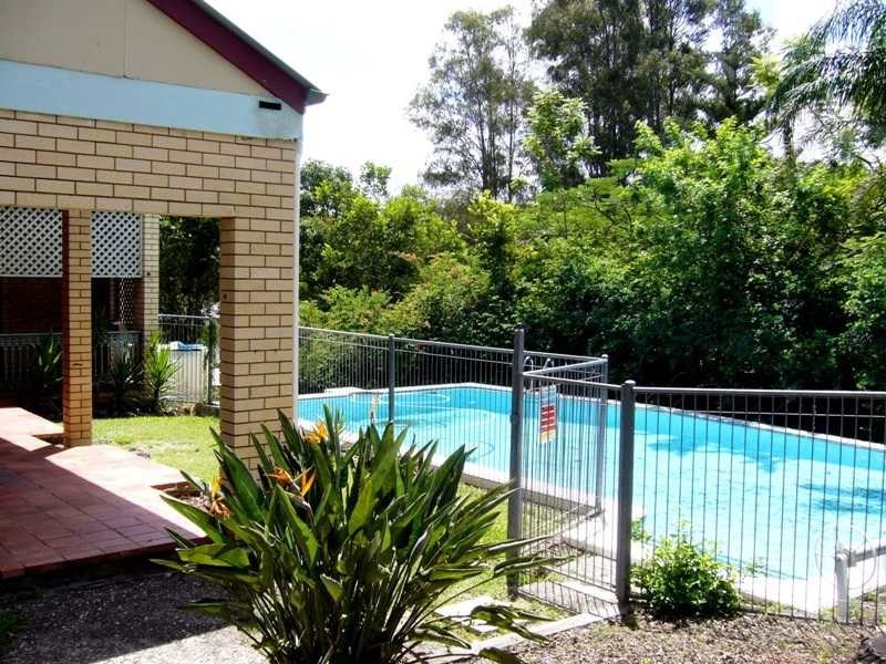 8 Louise Street, Kenmore QLD 4069