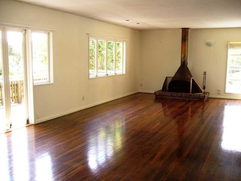 8 Louise Street, Kenmore QLD 4069