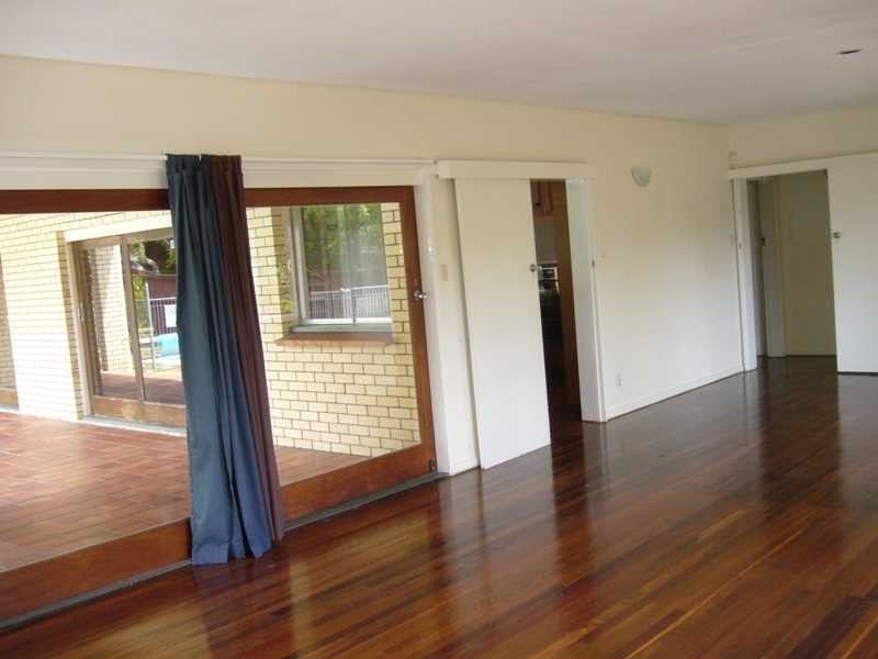 8 Louise Street, Kenmore QLD 4069