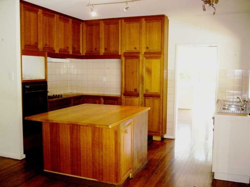 8 Louise Street, Kenmore QLD 4069