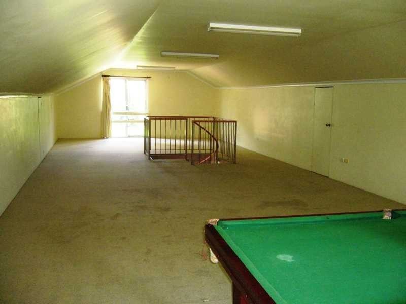 8 Louise Street, Kenmore QLD 4069