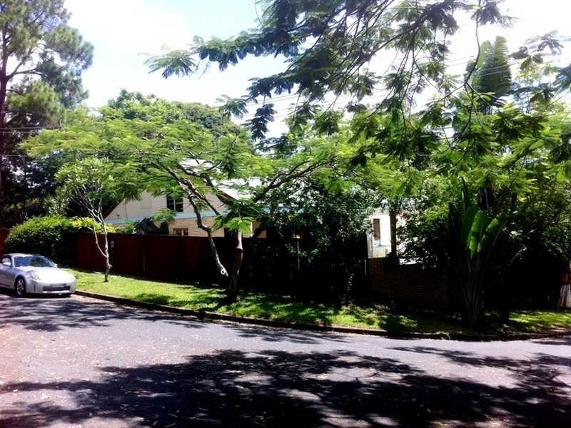 8 Louise Street, Kenmore QLD 4069