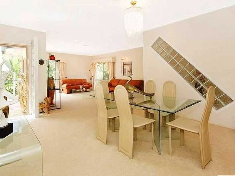 9 Pine County Pl, Bellbowrie QLD 4070