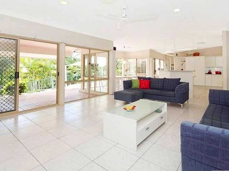 9 Pine County Pl, Bellbowrie QLD 4070