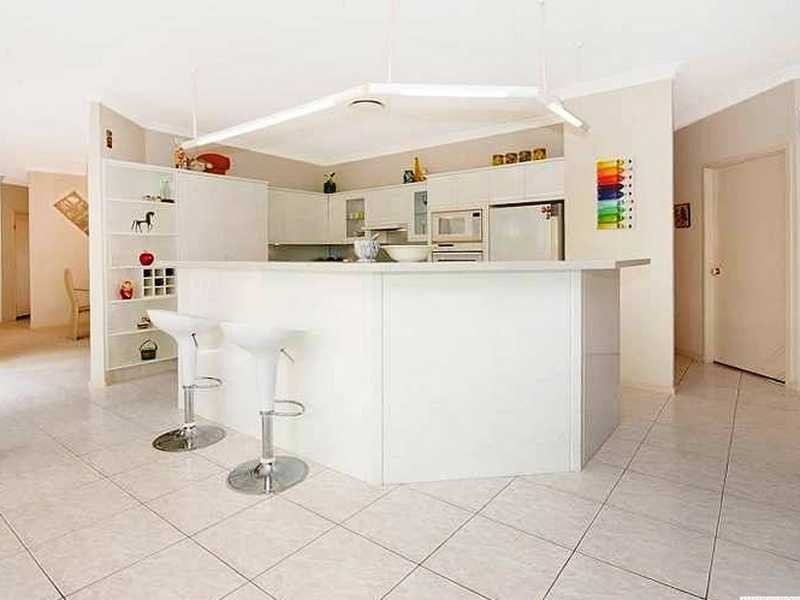 9 Pine County Pl, Bellbowrie QLD 4070