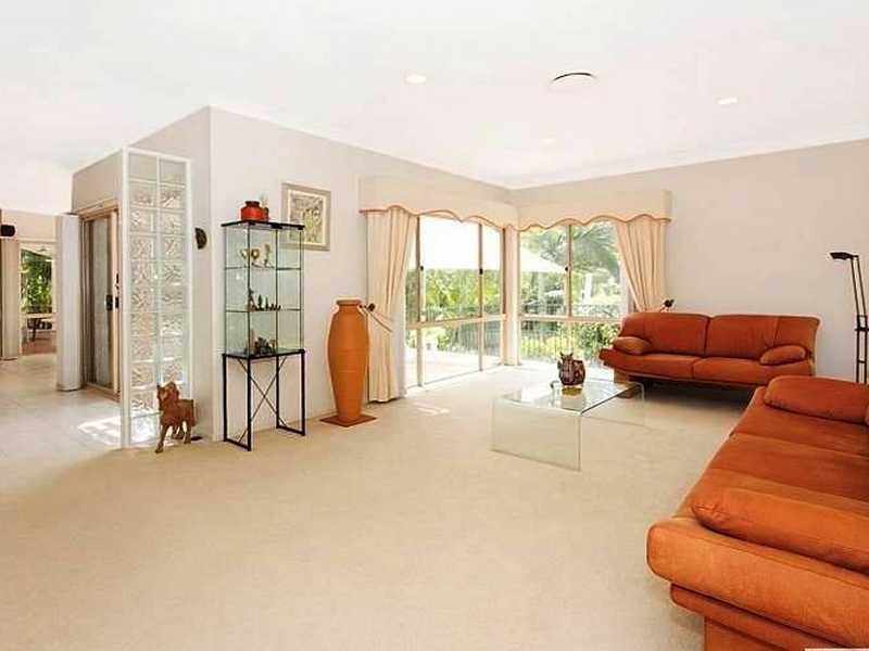 9 Pine County Pl, Bellbowrie QLD 4070