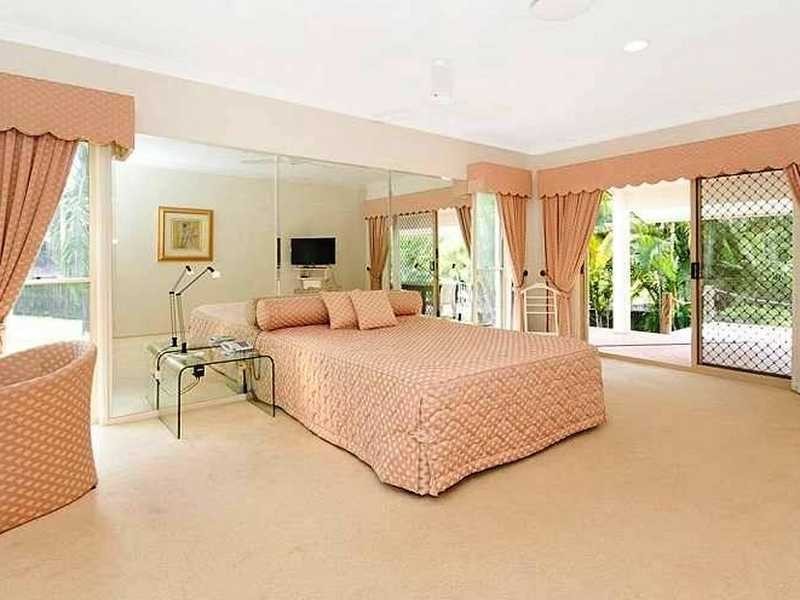 9 Pine County Pl, Bellbowrie QLD 4070