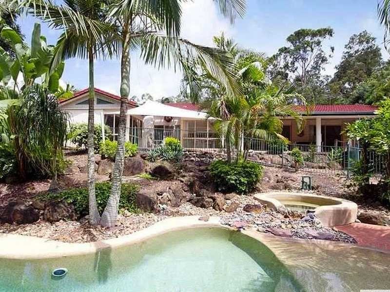 9 Pine County Pl, Bellbowrie QLD 4070