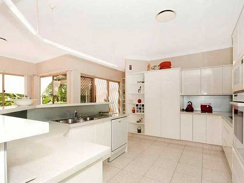 9 Pine County Pl, Bellbowrie QLD 4070