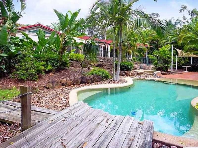 9 Pine County Pl, Bellbowrie QLD 4070