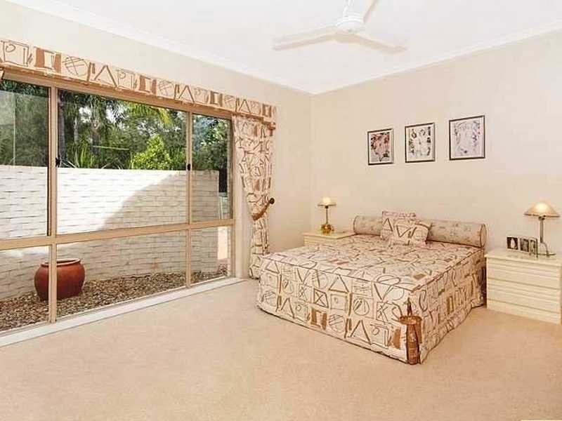 9 Pine County Pl, Bellbowrie QLD 4070