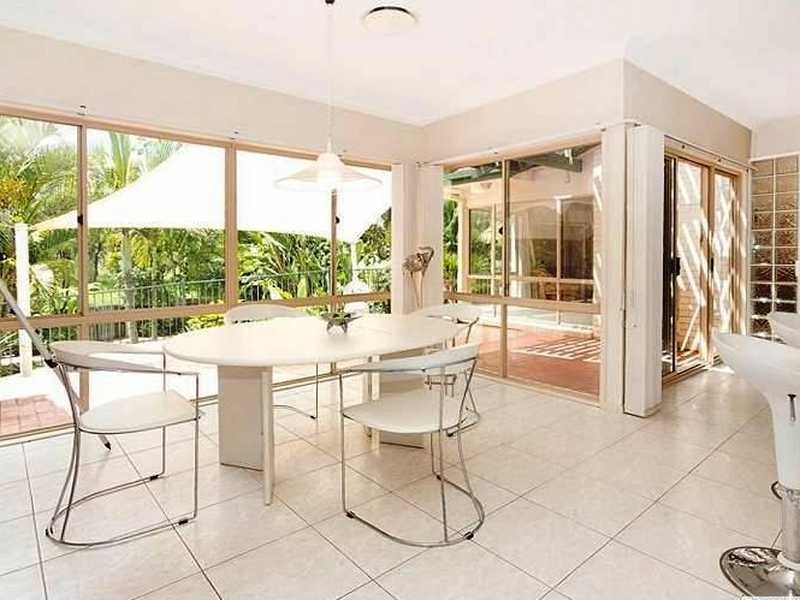 9 Pine County Pl, Bellbowrie QLD 4070