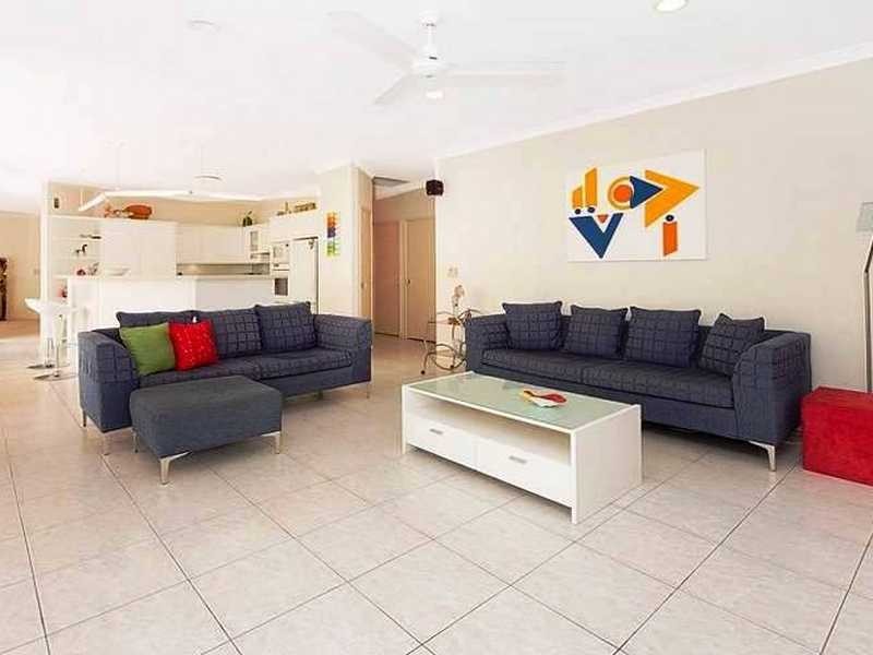 9 Pine County Pl, Bellbowrie QLD 4070