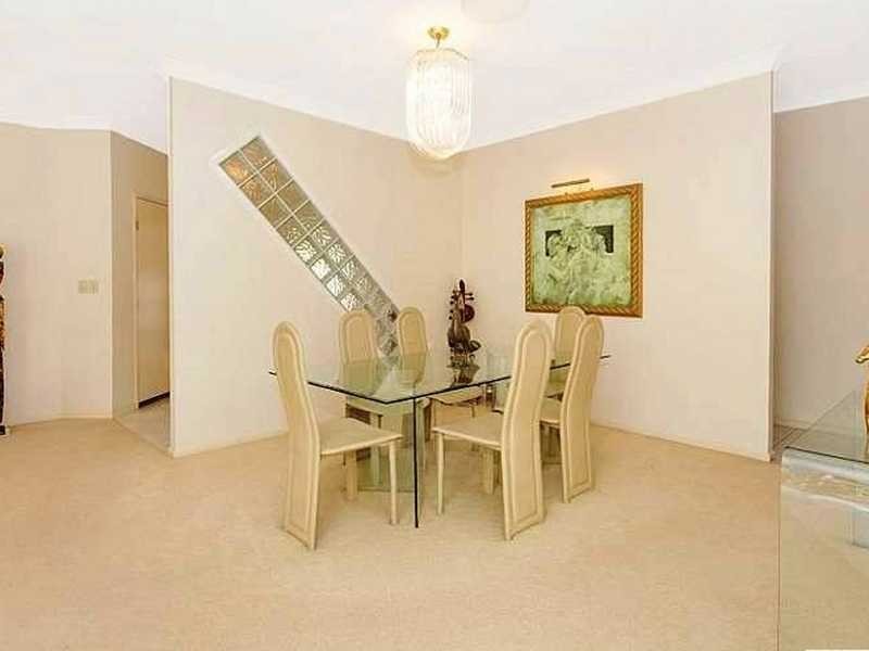 9 Pine County Pl, Bellbowrie QLD 4070