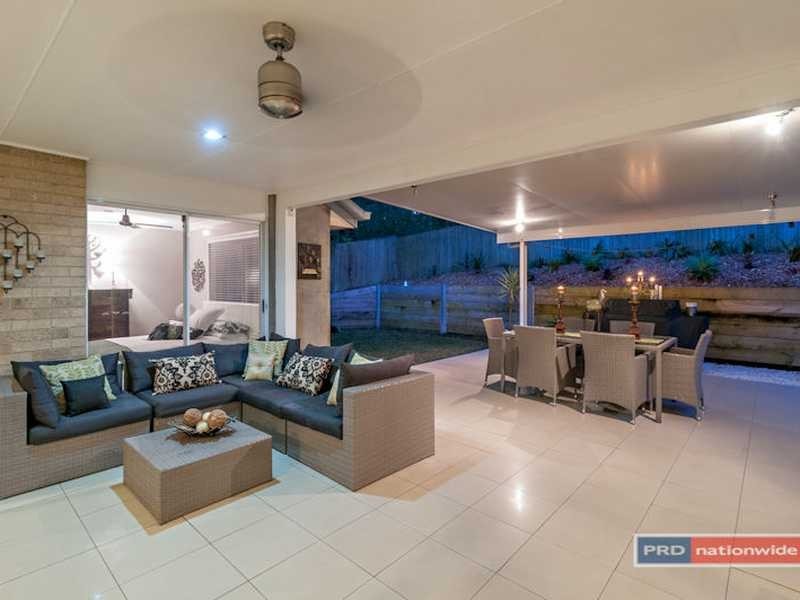 30 Parkway Place, Kenmore QLD 4069
