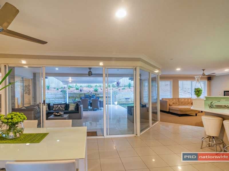 30 Parkway Place, Kenmore QLD 4069