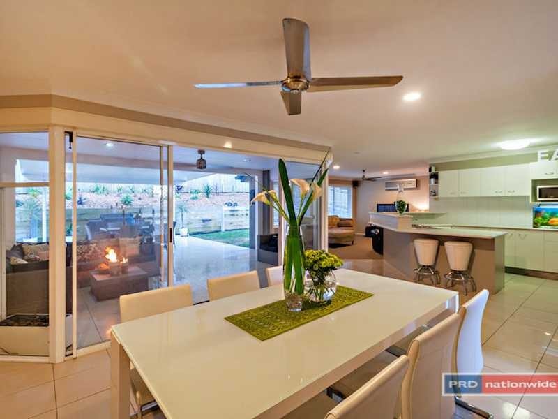 30 Parkway Place, Kenmore QLD 4069