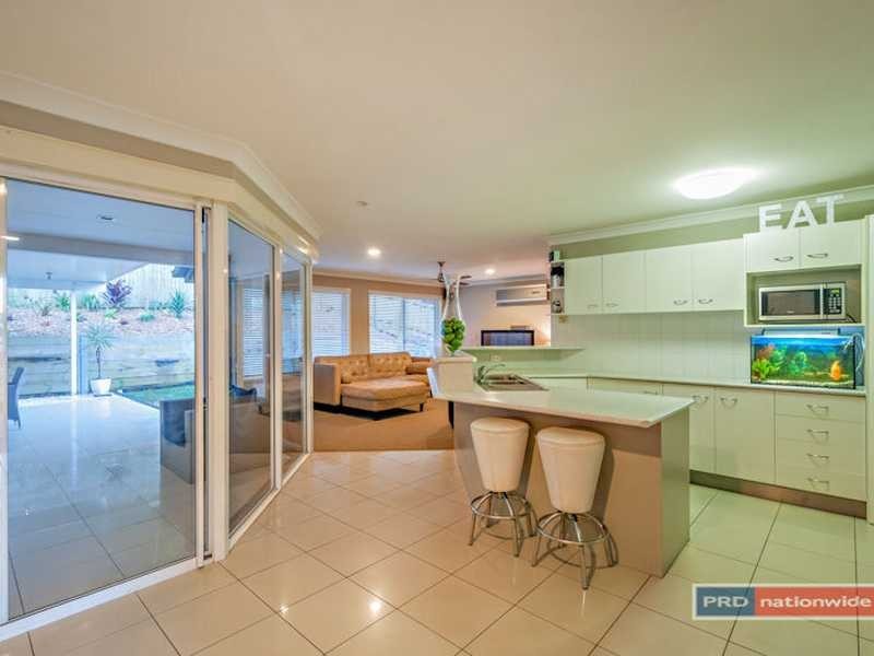 30 Parkway Place, Kenmore QLD 4069
