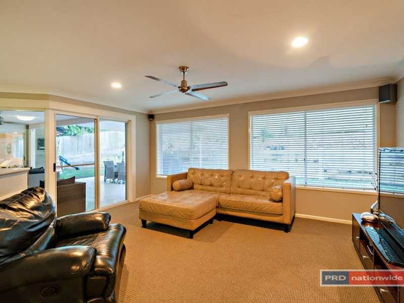 30 Parkway Place, Kenmore QLD 4069